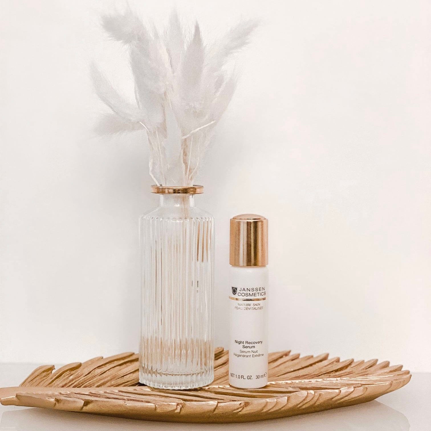 NIGHT RECOVERY SERUM - Uudistumista tehostava yöseerumi