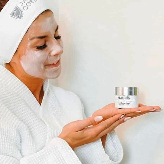 RICH ENERGY MASK - Voidenaamio kuivalle ja stressaantunelle iholle