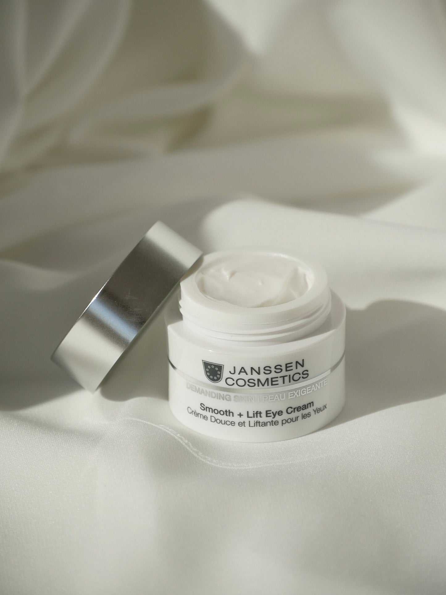 SMOOTH + LIFT EYE CREAM - Lifting eye cream