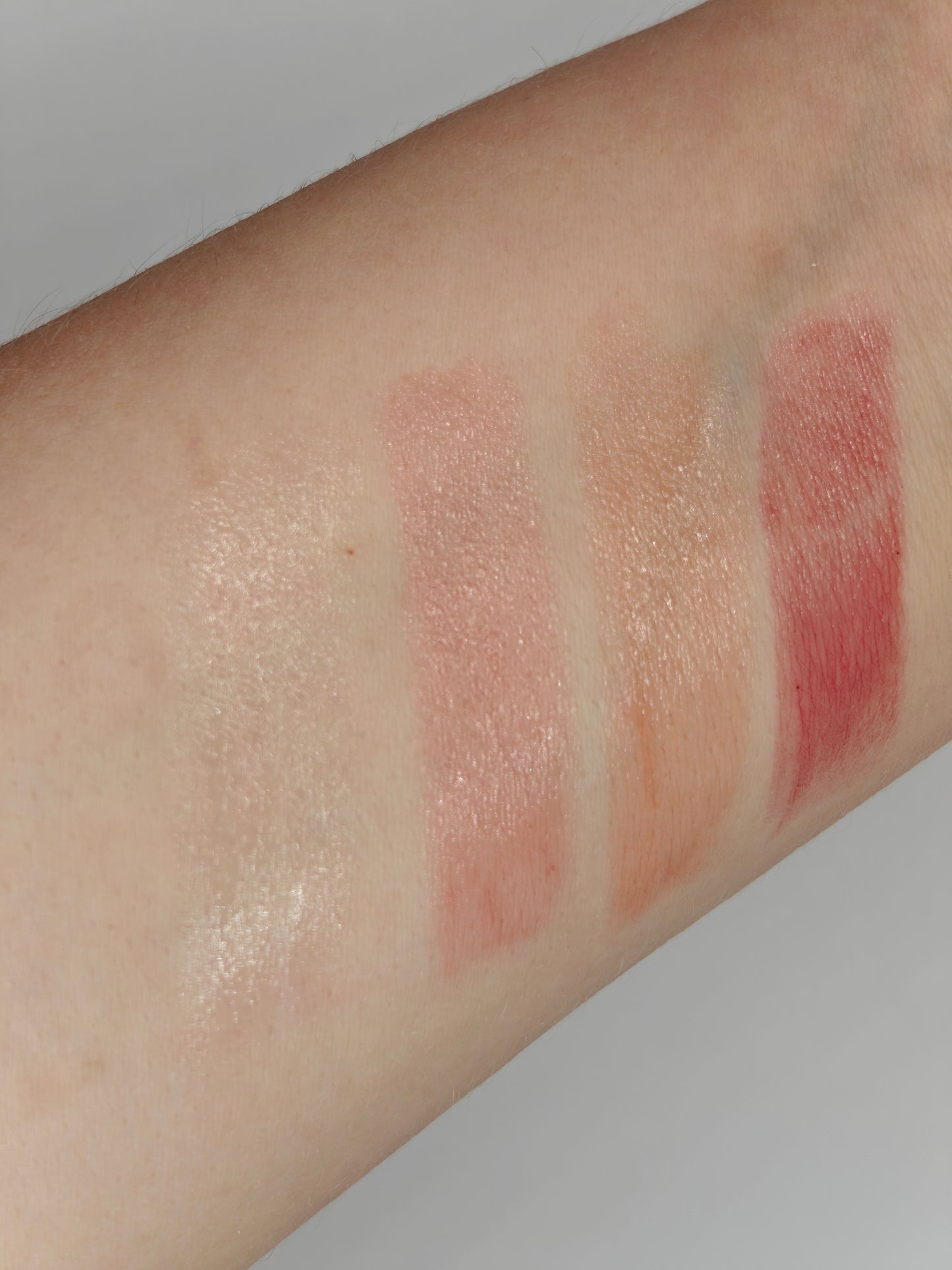 HYDRAMORPHOSIS TINTED LIP BALM - Sävyttävä huulivoide