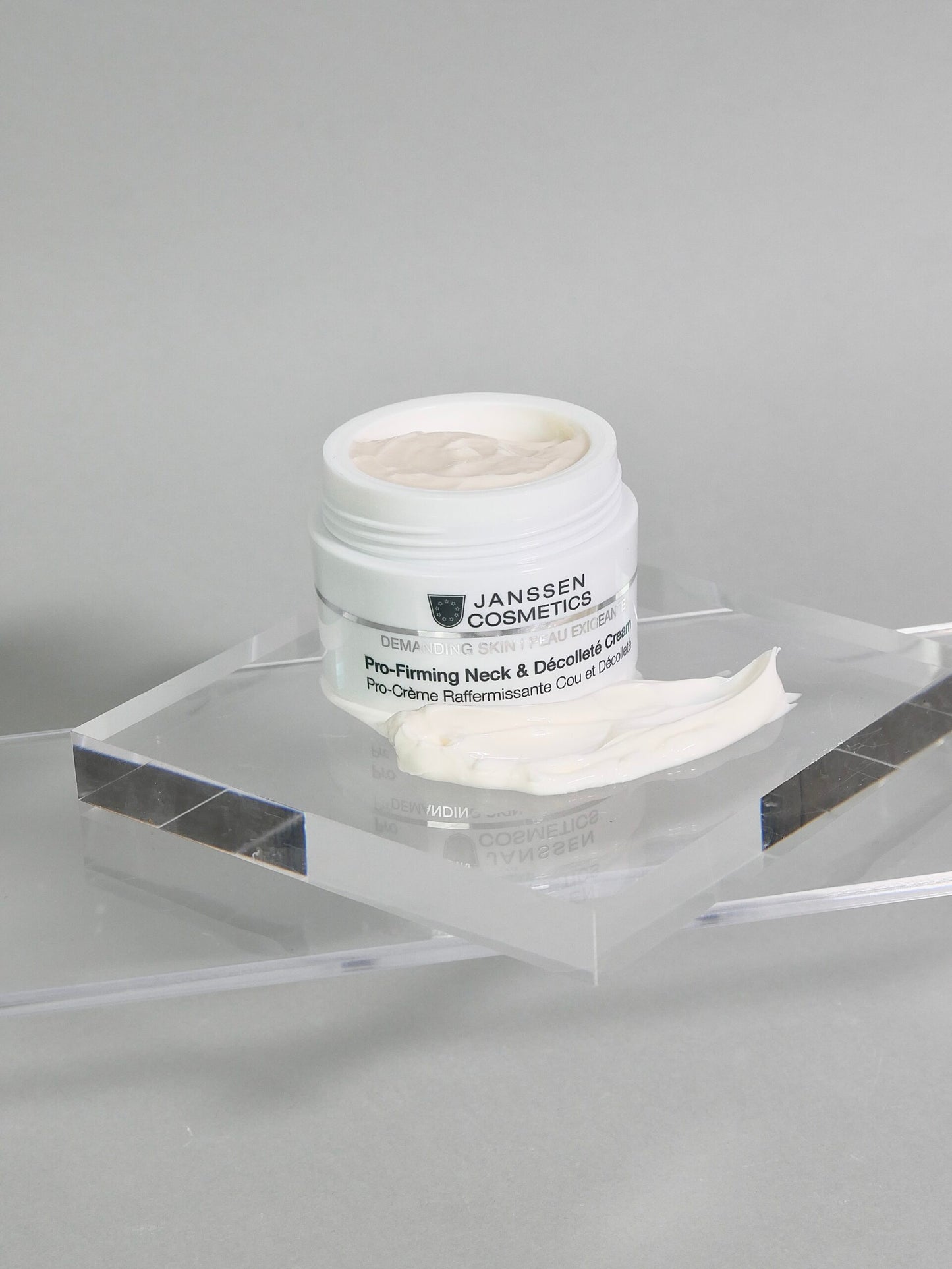 PRO-FIRMING NECK & DECOLLETE CREAM l Kiinteyttävä kaula- ja decolleteevoide